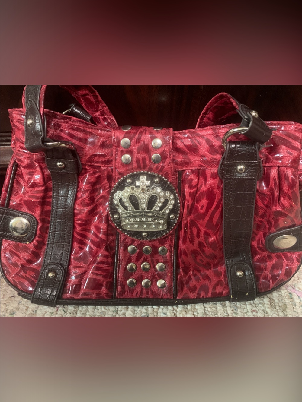 Red Crown-Embellished Women’s Shoulder Bag